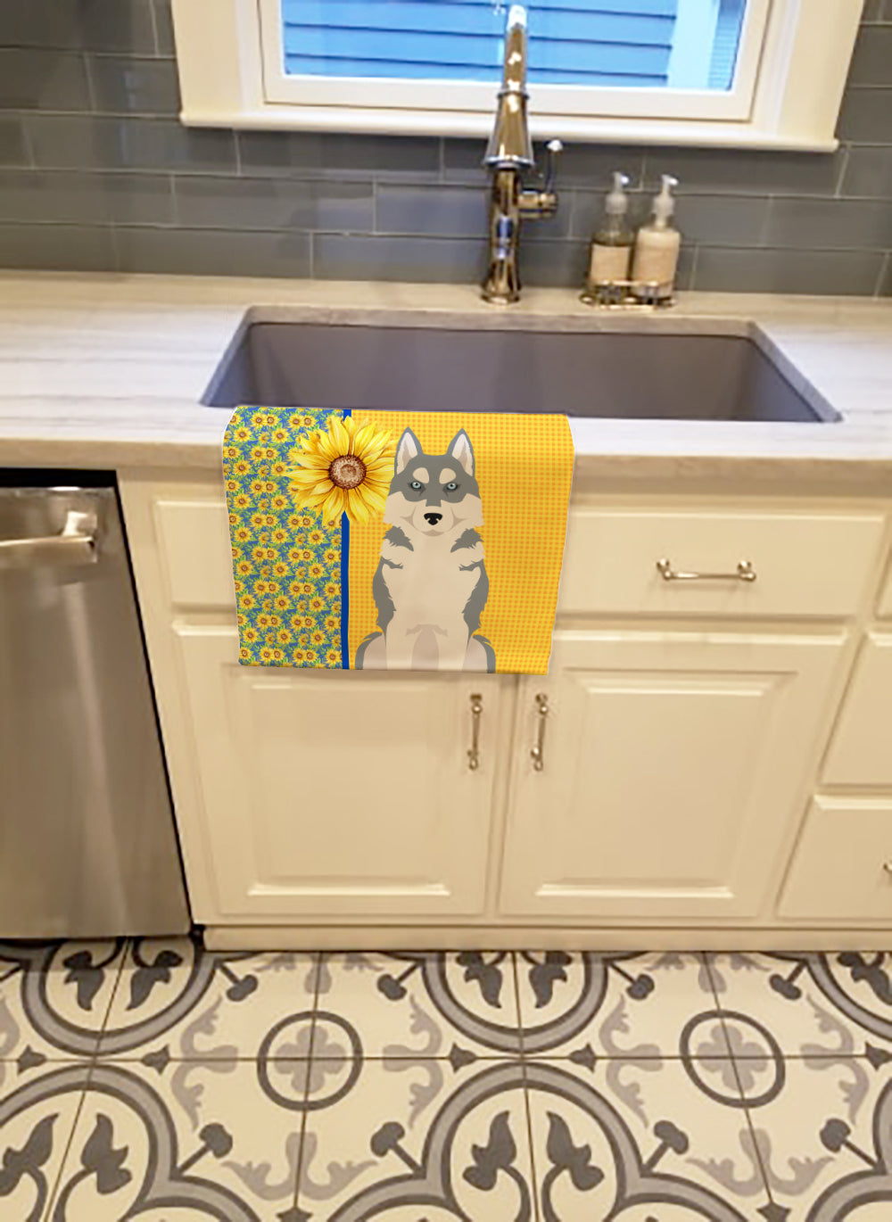 Caroline's Treasures Summer Sunflowers Grey Siberian Husky Kitchen Towel
