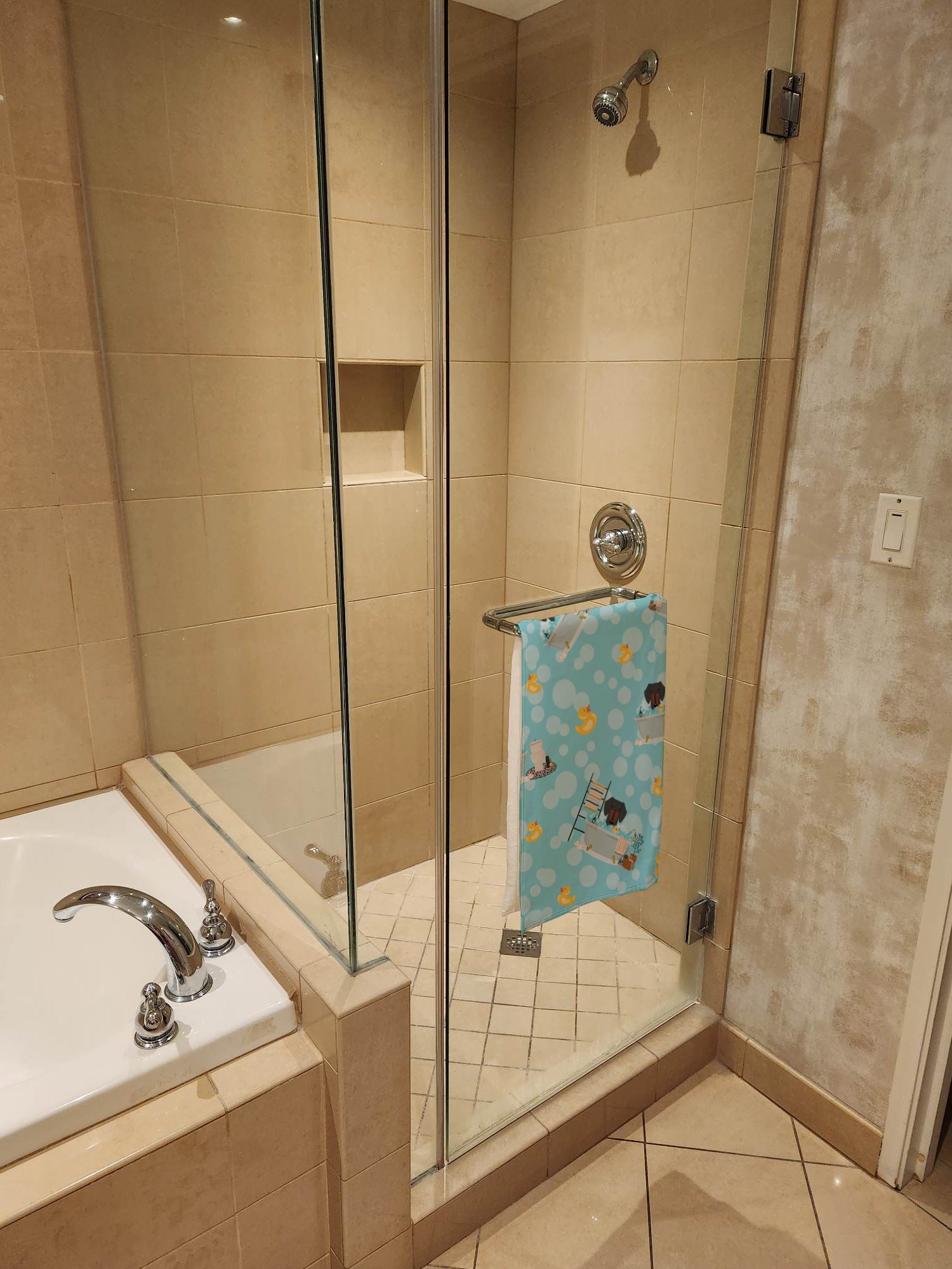 Caroline's Treasures Black Tan Dachshund in Bathtub Bath Towel Large